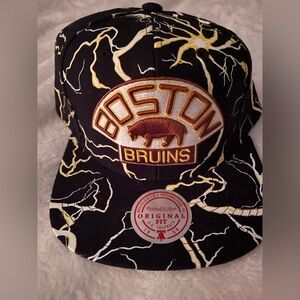 NHL Vintage Boston Bruins Hockey Black and Gold Cap